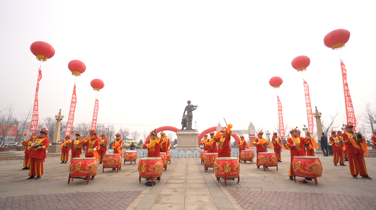 龍?zhí)ь^賞舞獅，二月二齊聚歐洲城·幸福小鎮(zhèn)(圖1)